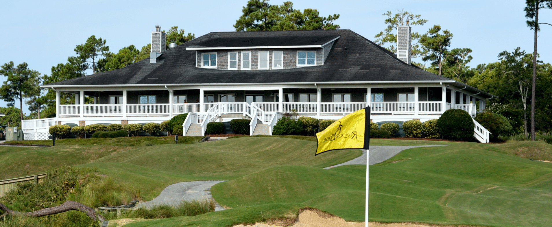 Rivers Edge Golf clubhouse